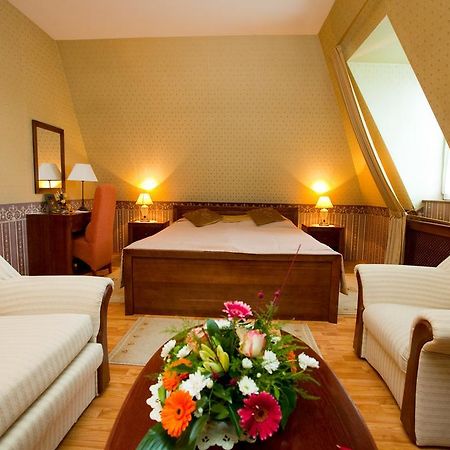 Aparthotel Göcsej Palatinus Étterem és Panzió Zalaegerszeg Habitación foto