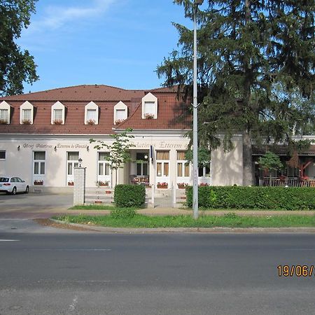 Aparthotel Göcsej Palatinus Étterem és Panzió Zalaegerszeg Exterior foto
