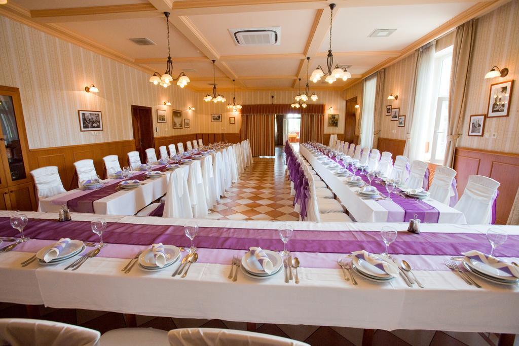 Aparthotel Göcsej Palatinus Étterem és Panzió Zalaegerszeg Exterior foto