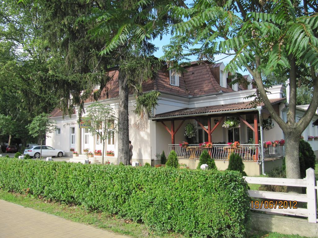 Aparthotel Göcsej Palatinus Étterem és Panzió Zalaegerszeg Exterior foto