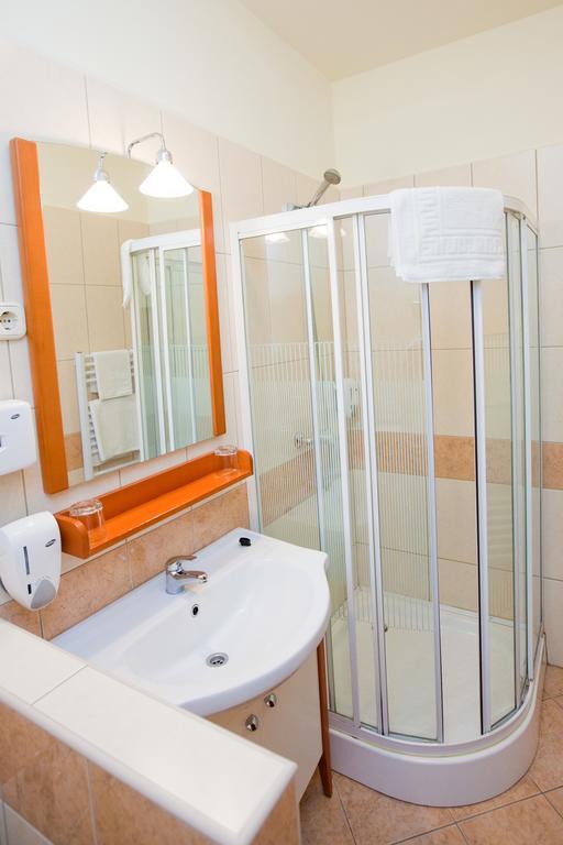 Aparthotel Göcsej Palatinus Étterem és Panzió Zalaegerszeg Habitación foto