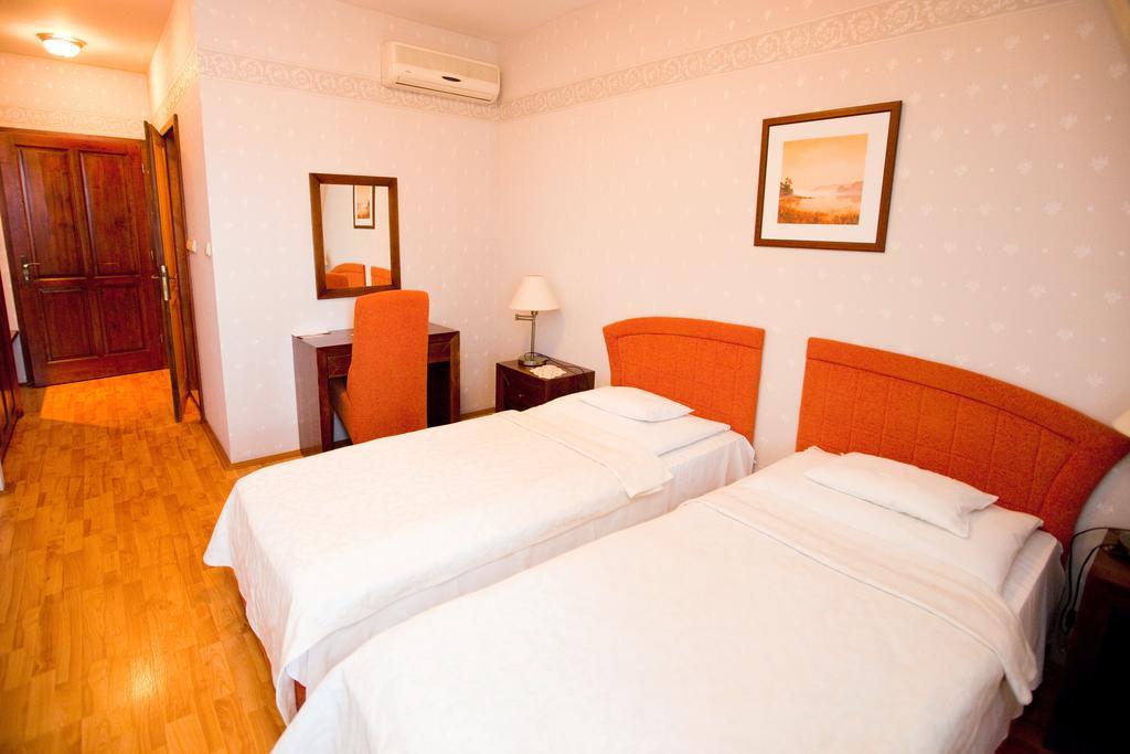 Aparthotel Göcsej Palatinus Étterem és Panzió Zalaegerszeg Habitación foto