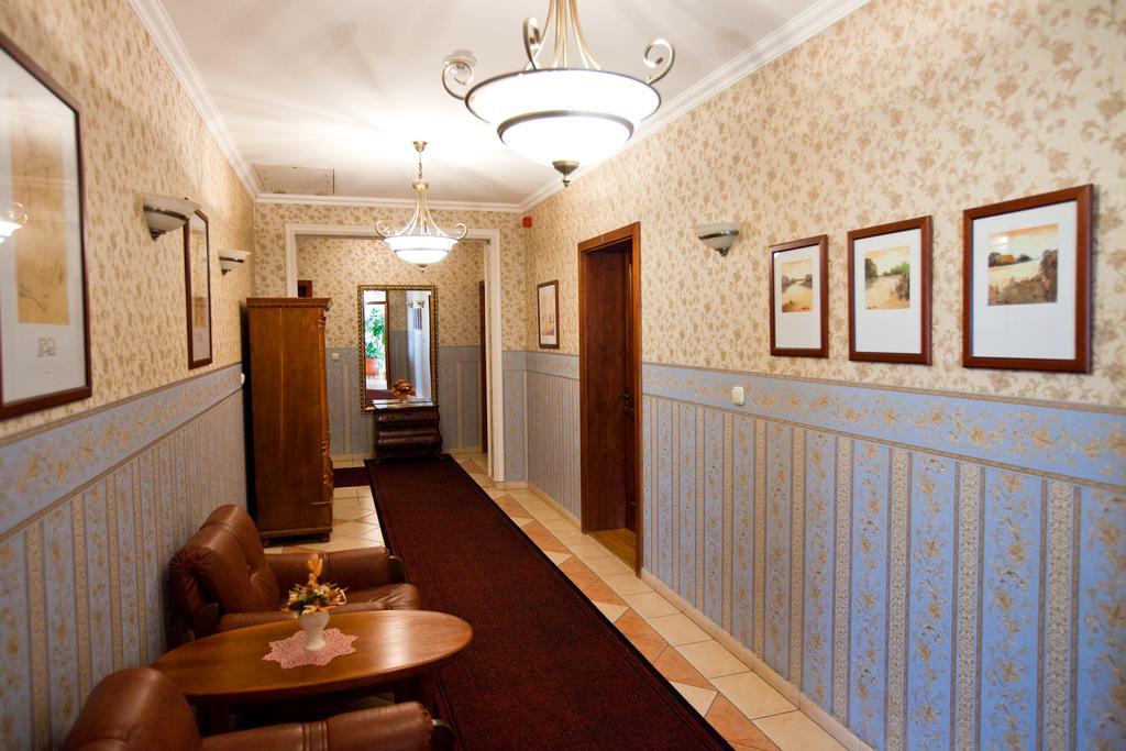 Aparthotel Göcsej Palatinus Étterem és Panzió Zalaegerszeg Exterior foto