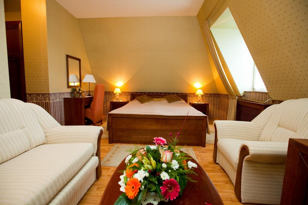 Aparthotel Göcsej Palatinus Étterem és Panzió Zalaegerszeg Habitación foto