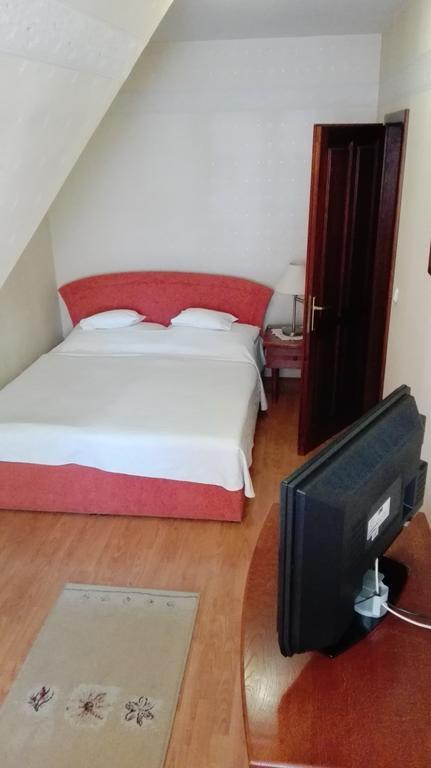 Aparthotel Göcsej Palatinus Étterem és Panzió Zalaegerszeg Exterior foto